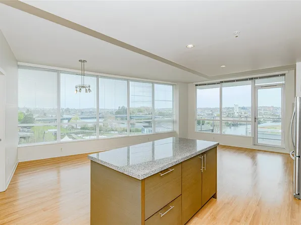 399 Tyee Rd #406, Victoria, BC V9A 0A8