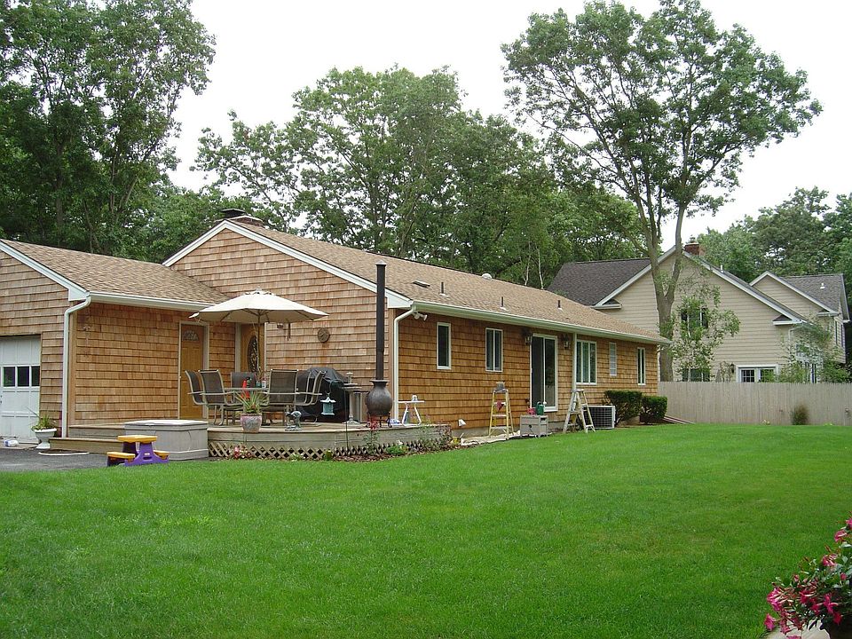 2nd image of 8 Dogwood Ln