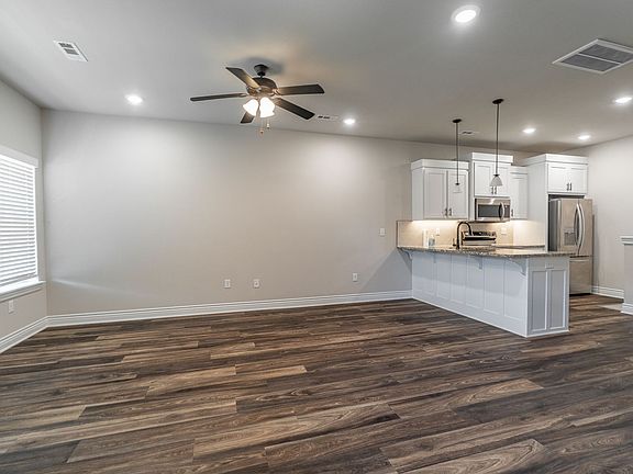 3rd image of 2152 W Moore Ln