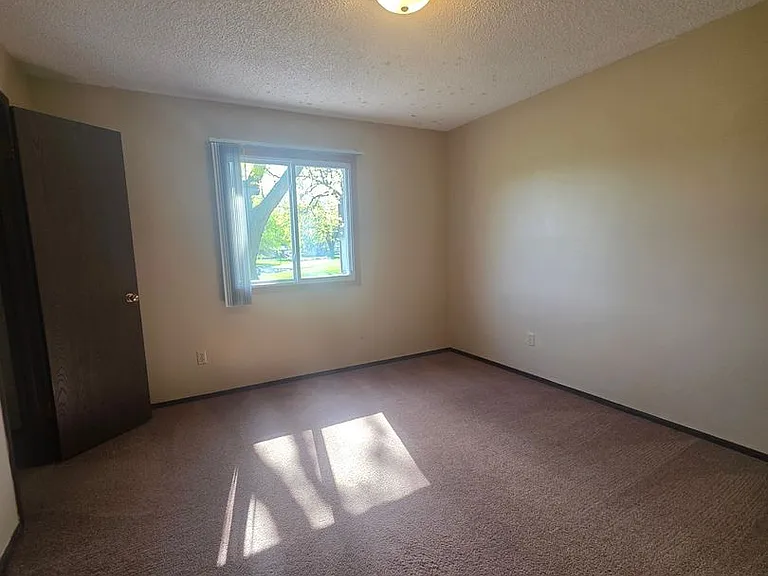 1653 Carriage Hill Dr — Photo 5