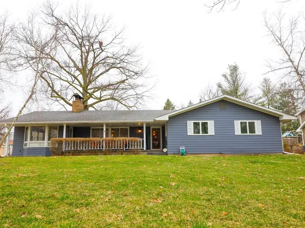 1713 Country Club Dr, Grinnell, IA 50112