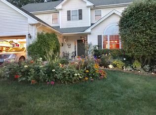 25 White Oak Dr, Danbury, CT 06810