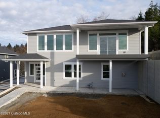 2151 Middle Fork Cir, Seaside, OR 97138