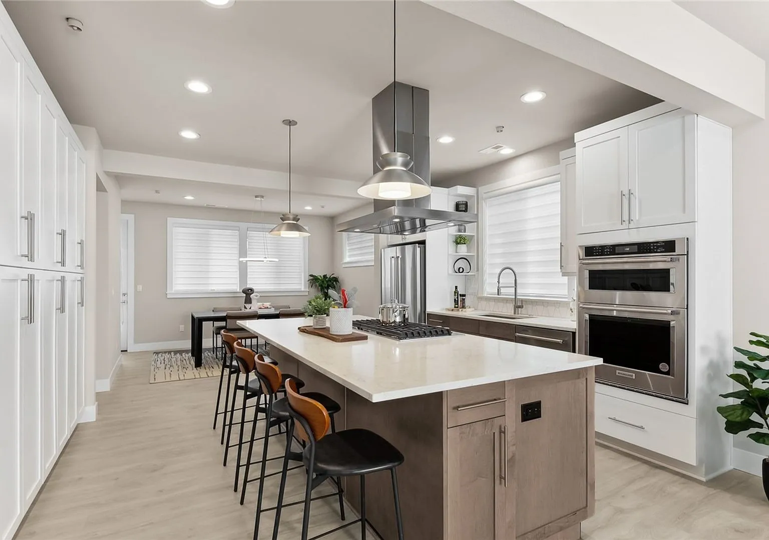 Stunning 4-Bedroom Townhome in Legacy Farms Greenbelt Setting, A/C & 2-Car Garage — Photo 3