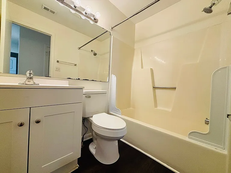 1203G University Ter — Photo 11