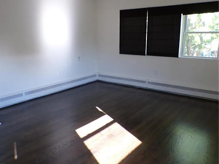 2440 W Livingston St — Photo 22