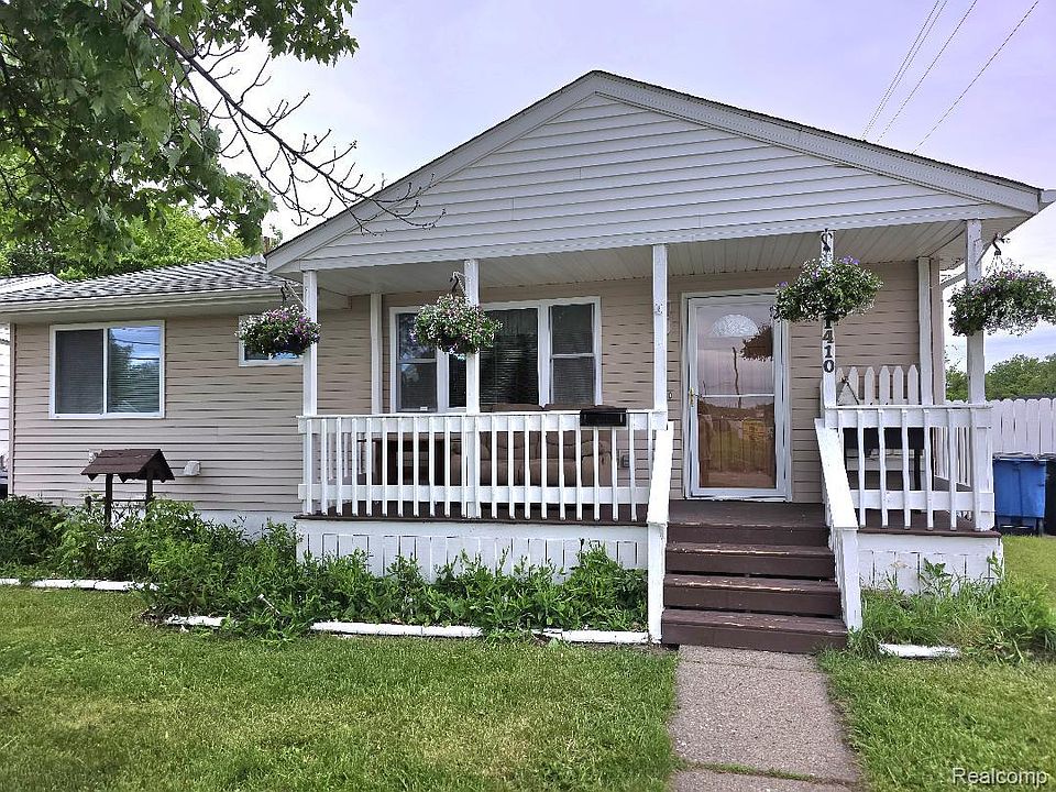 1st image of 31410 Parkwood St