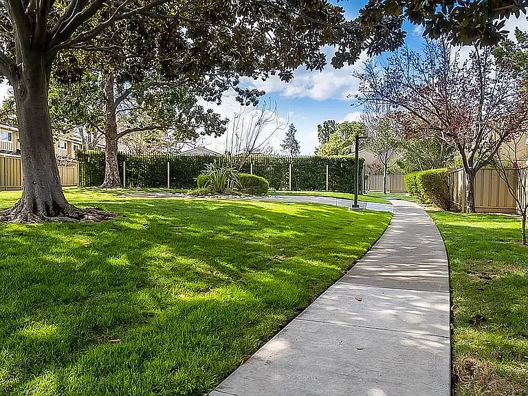 554 Greenmeadow Way — Photo 9
