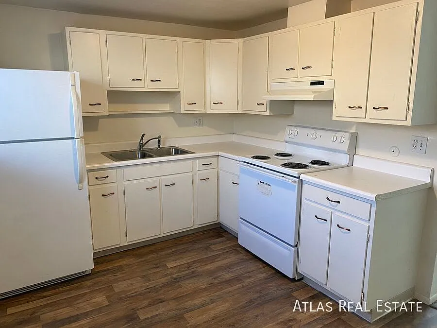 Spacious 2 Bedroom 1 Bath! Right Down The Street From Sprouts in Wheat Ridge, Applewood Center, t... — Photo 1
