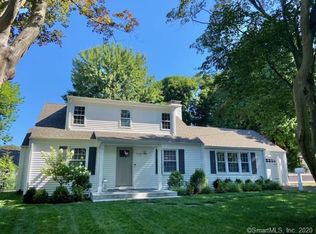 308 Shoreham Village Dr, Fairfield, CT 06824