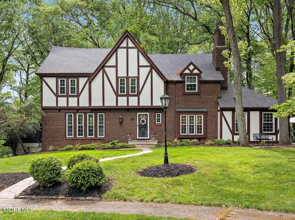 18 Lefferts Court, Middletown, NJ 07748