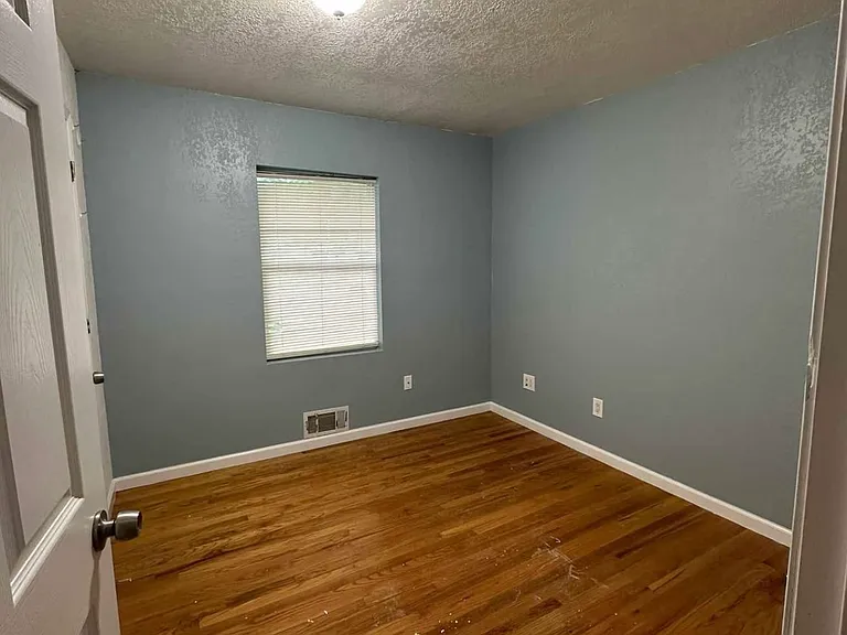 8619 Lane Ave — Photo 9