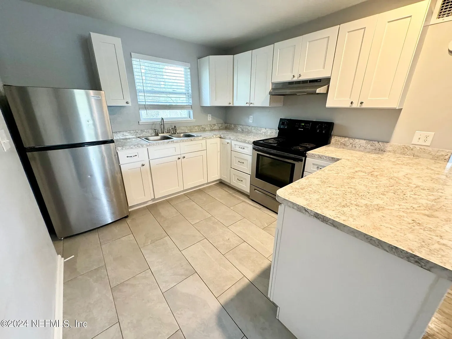 2 bed, 1.0 bath, 706 sqft, $1,250 — Photo 2