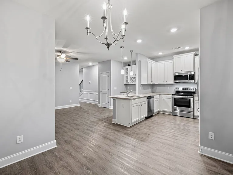 2570 Castellan Dr — Photo 20