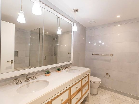 3rd image of 212 Warren St #5R
