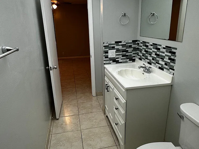 450 NW 20th St #209 — Photo 9