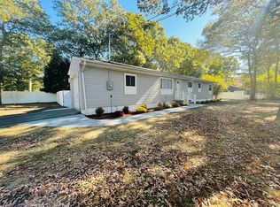 213 Oswego Ave, Medford, NY 11763