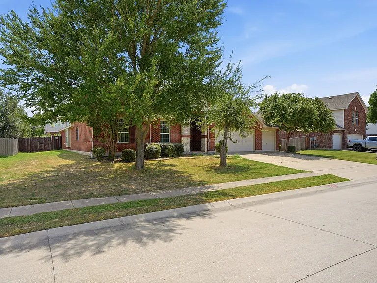 3011 Clear Springs Dr — Photo 2