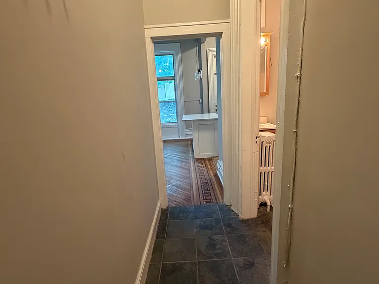 324 Hudson Ave #1R — Photo 3