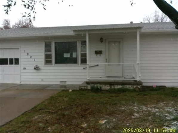 1021 Dover Dr, Salina, KS 67401