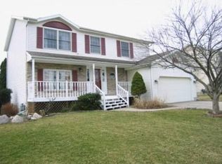 2807 Arrowhead Dr, Bloomington, IL