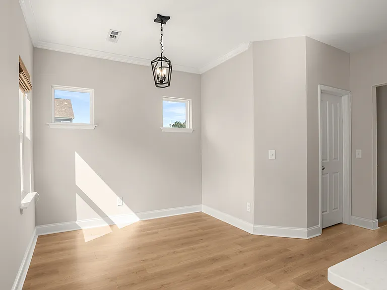 4, 6 or 8 person eat-in nook with plenty of natural light. Easy access with 1/2 bathroom on this level