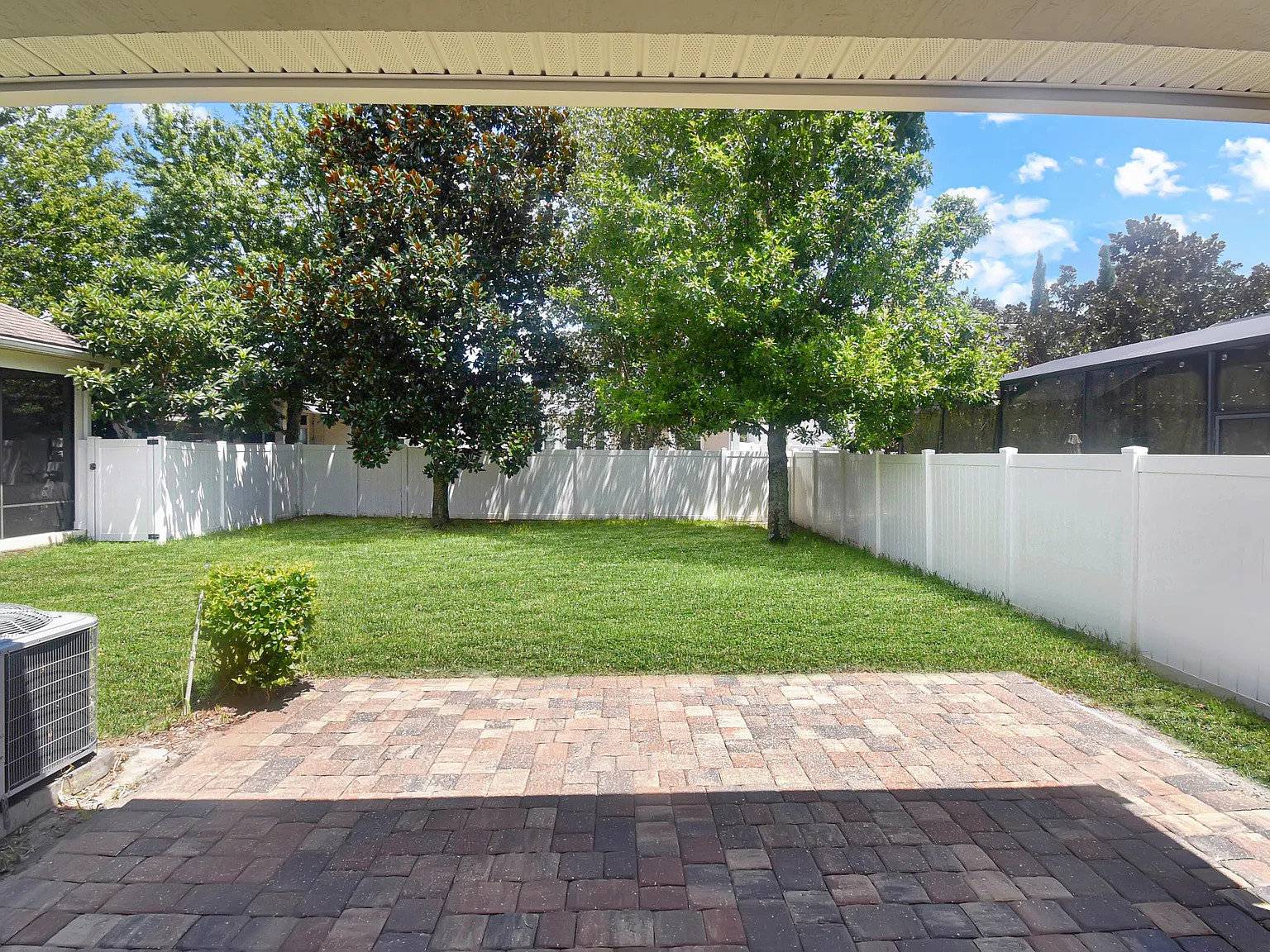 3 bed, 2.5 bath, 2564 sqft, $3,200 — Photo 4