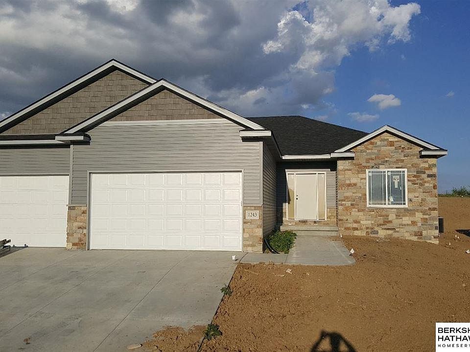 1st image of 1243 W Lander Dr