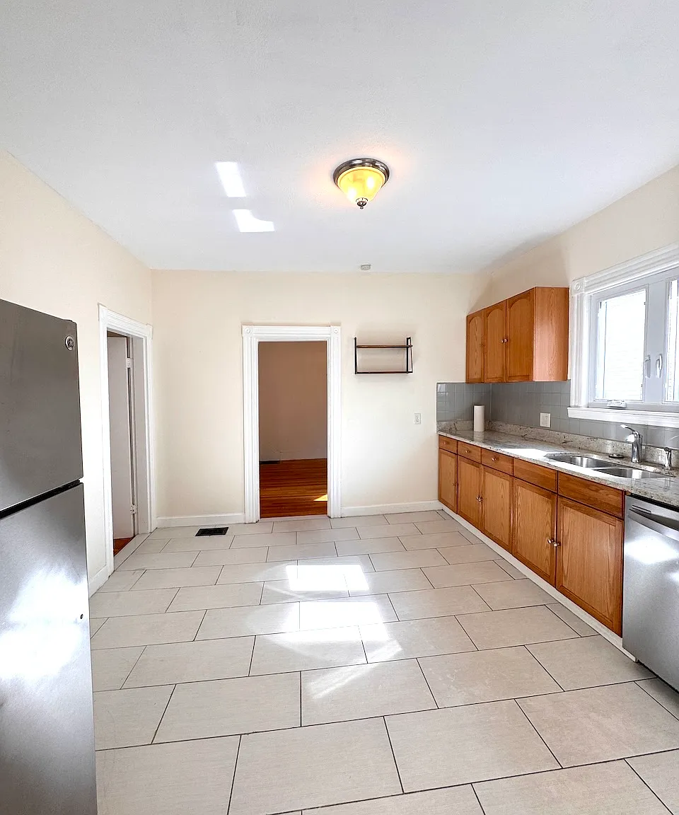 2 bed, 1200 sqft, $3,000 — Photo 4
