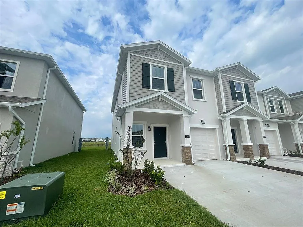 3 bed, 2.5 bath, 1888 sqft, $1,950 — Photo 2