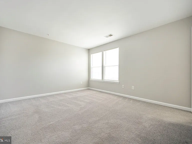 947 Chase Walk — Photo 16