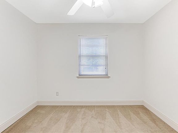 5th image of 925 Jerry Ln
