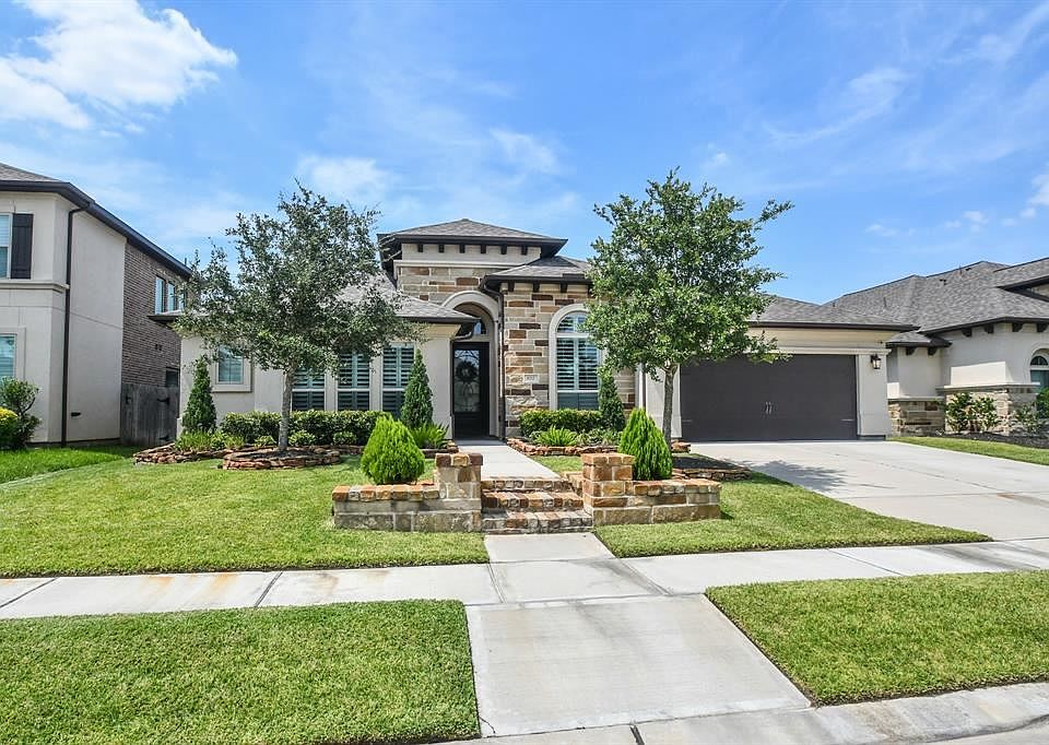 1st image of 832 Sage Way Ln