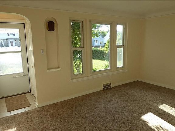 5th image of 1673 Longwood Dr