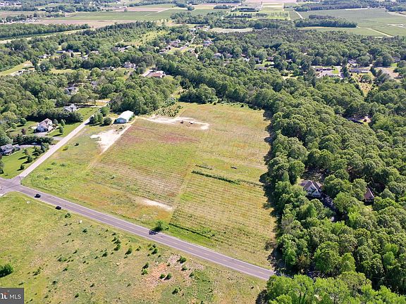 3rd image of 828 N Chew Rd