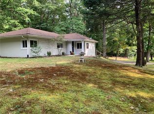 14 Wills Rd, Newtown, CT 06470