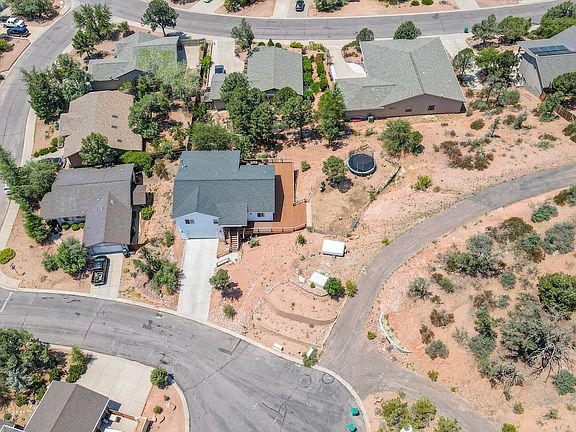 2nd image of 102 N Lookout Point