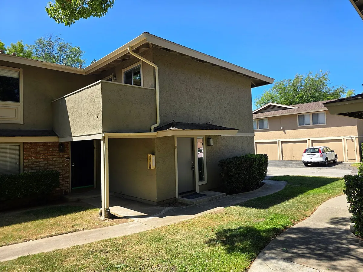Building Photo - 1536 Gustavo St #D