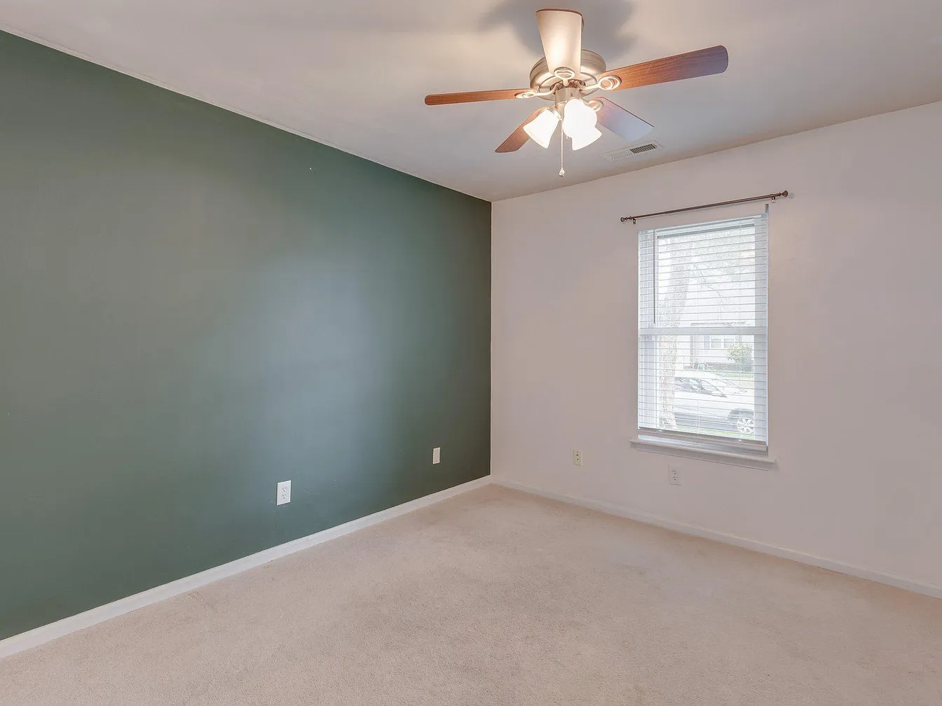 オーディオ機器 ケーブル/シールド 1128 Norcova Ct, Chesapeake, VA 23320 | Zillow