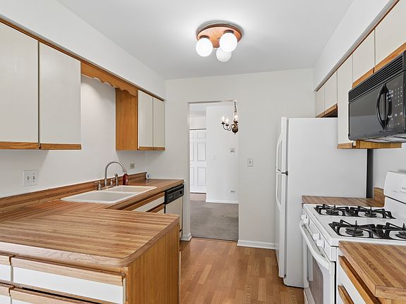 4th image of 0N112 Windermere Rd Unit 1908