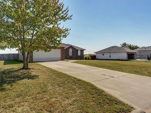 3rd image of 716 Berry Lane