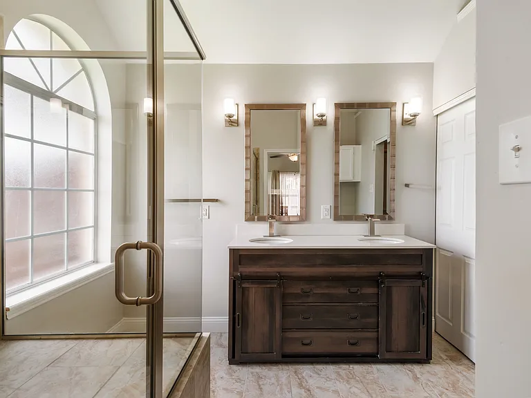 2212 Lakeshore Dr — Photo 14