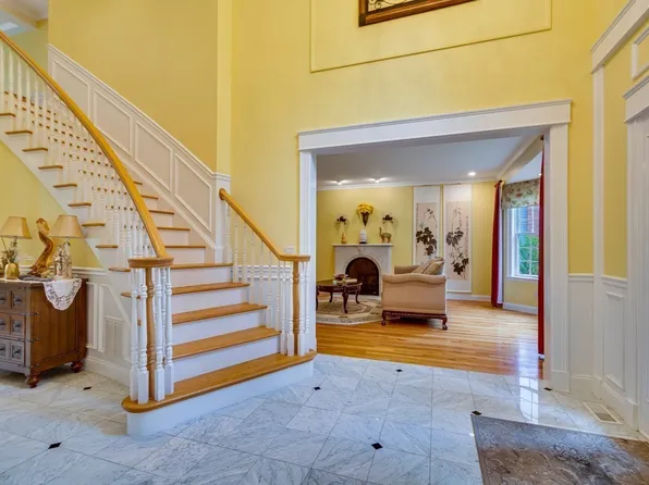 14 Nassau Dr, Winchester, MA 01890