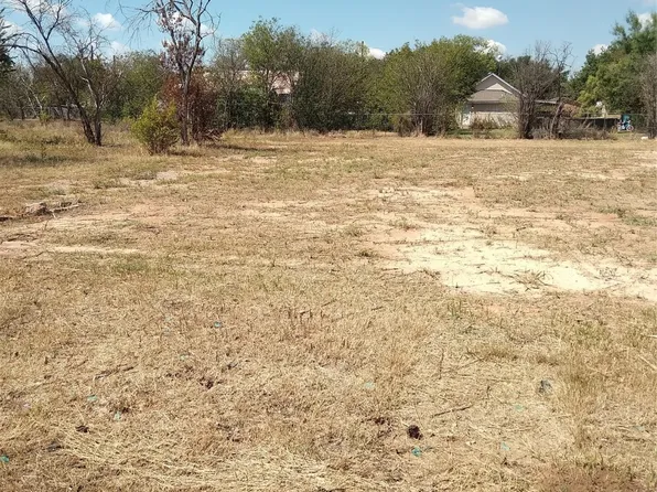 802 S Neches St, Coleman, TX 76834