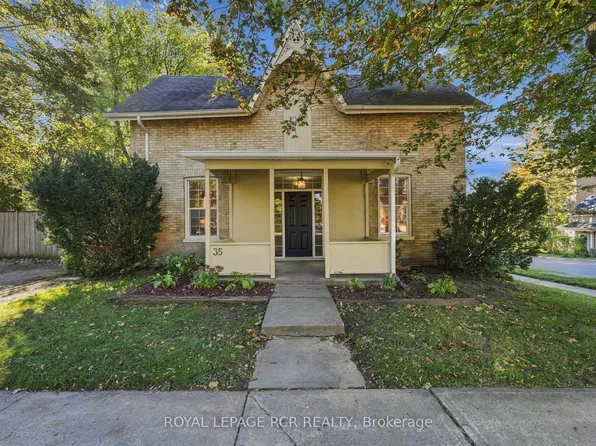 35 Metcalfe St, Aurora, ON L4G 1E5