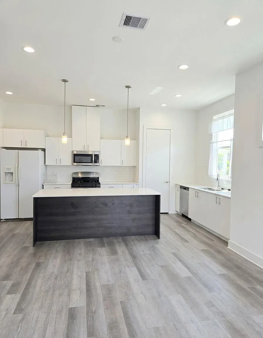 3 bed, 2.5 bath, 1904 sqft, $2,400 — Photo 4