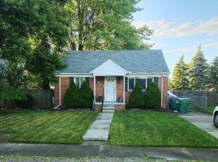 31562 Chester St, Garden City, MI 48135