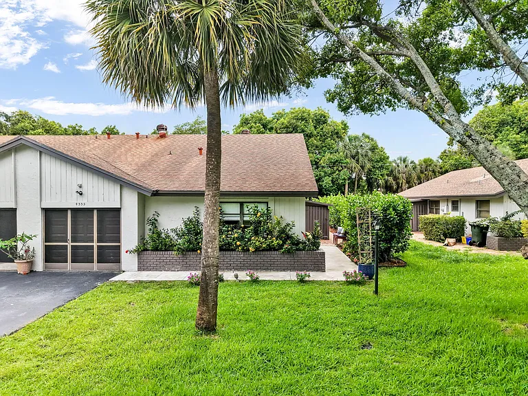 4335 Palm Forest Dr N — Photo 1