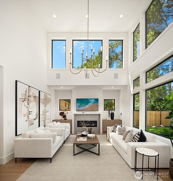 4th image of 719 19th Lane W