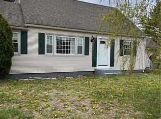 69 Fairfax Dr, Warwick, RI 02888